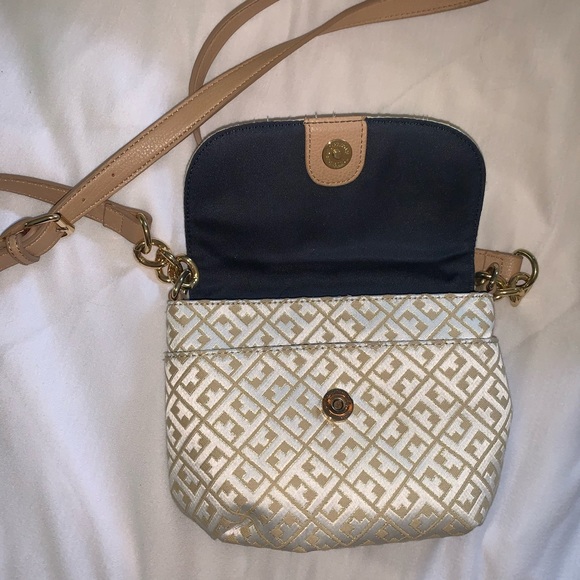 Tommy Hilfiger Crossbody - Picture 3 of 5